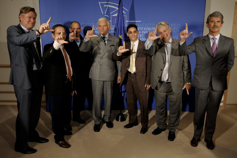 Jerzy Buzek, EP President, meets with Cuban former political prisoners in Brussels