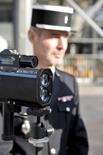 Photo 11 : Police safety demonstration