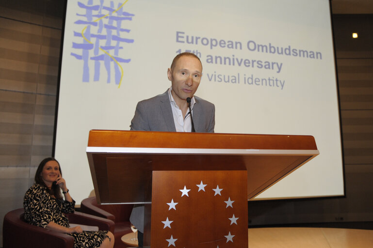 Fotografie 5: MEDIATEUR EUROPEEN NOUVELLE IDENTITE VISUELLE 15eme ANNIVERSAIRE