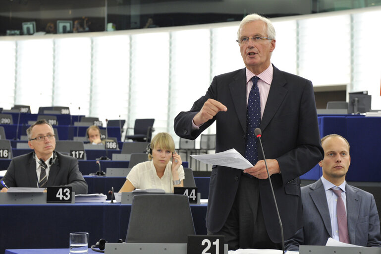 Foto 4: European Commissioner Michel Barnier adresses the plenary session in Strasbourg