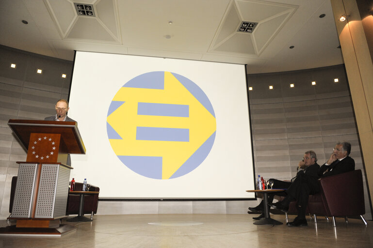 Fotografie 2: MEDIATEUR EUROPEEN NOUVELLE IDENTITE VISUELLE 15eme ANNIVERSAIRE