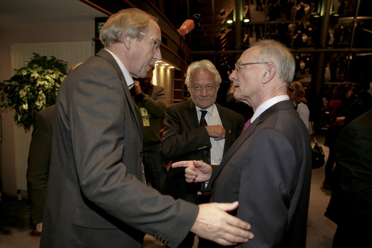 Foto 9: Speech for the presentation of the book of Klaus HÄNSCH - former President of the European Parliament