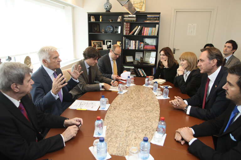 Fotografia 4: Meeting of Jerzy BUZEK, EP President with Ranko KRIVOKAPIƒÜ, Speaker of the Parliament of Montenegro