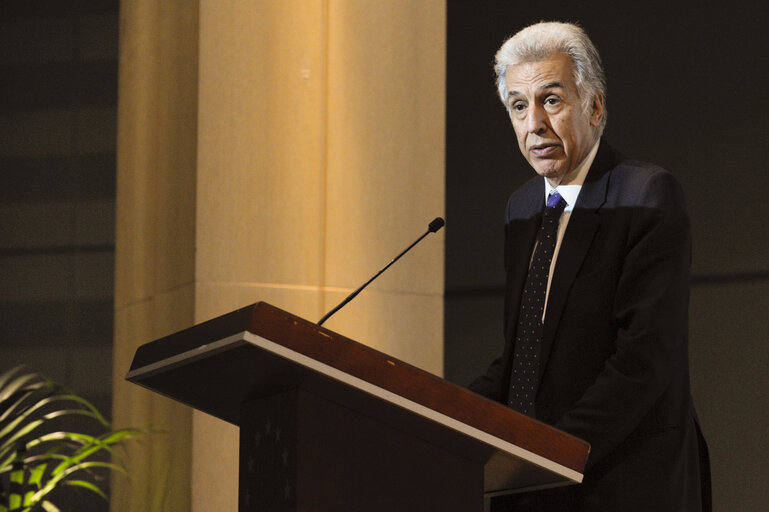 Fotografie 7: MEDIATEUR EUROPEEN NOUVELLE IDENTITE VISUELLE 15eme ANNIVERSAIRE