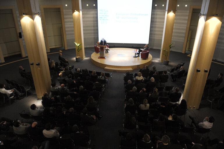 Fotografie 6: MEDIATEUR EUROPEEN NOUVELLE IDENTITE VISUELLE 15eme ANNIVERSAIRE