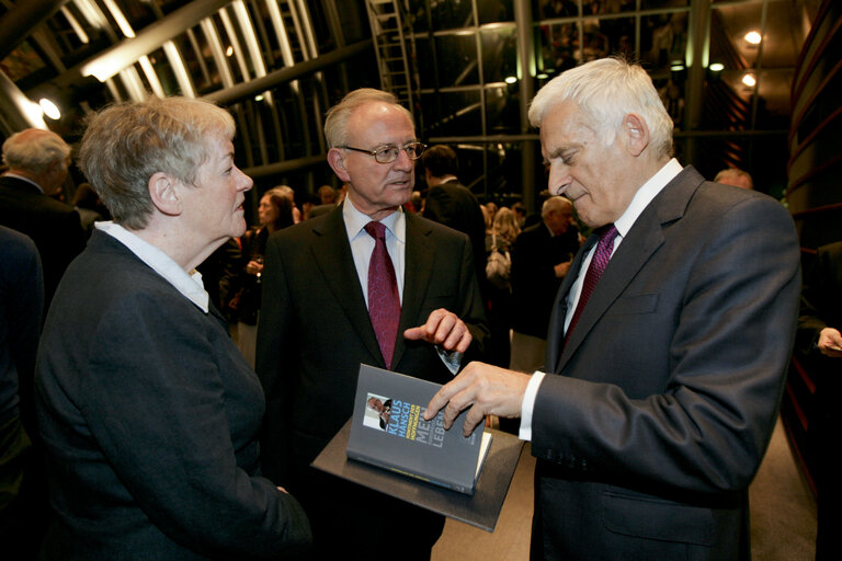 Foto 2: Speech for the presentation of the book of Klaus HÄNSCH - former President of the European Parliament