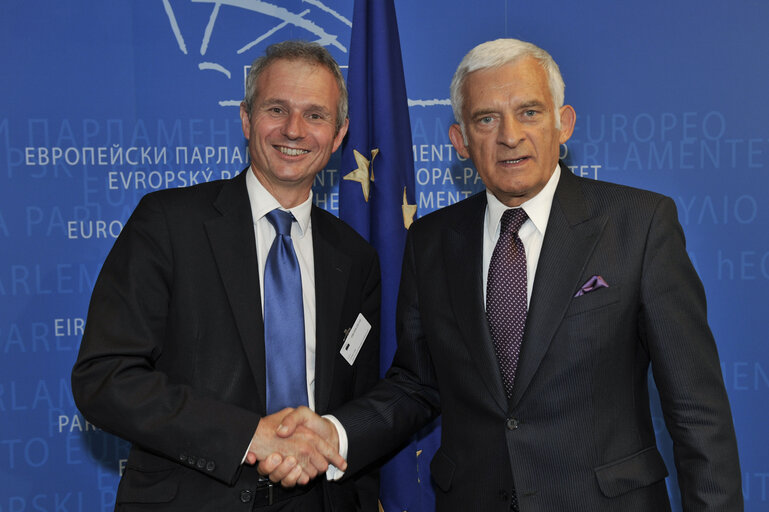 Foto 5: Jerzy Buzek, EP President, receives David Roy Lidington, United Kingdom's Minister for European Affairs, in Strasbourg