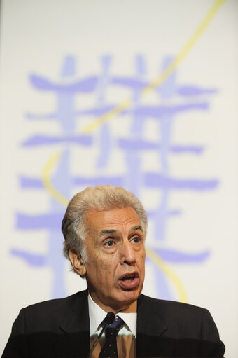 Fotografie 8: MEDIATEUR EUROPEEN NOUVELLE IDENTITE VISUELLE 15eme ANNIVERSAIRE