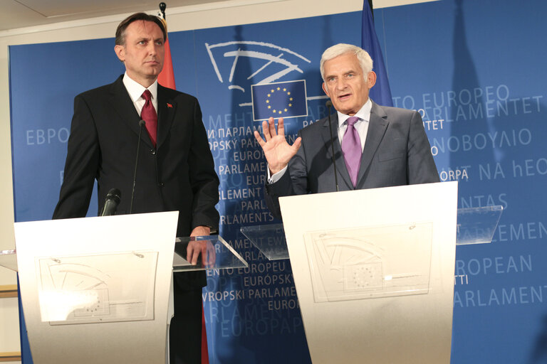 Fotografia 3: Meeting of Jerzy BUZEK, EP President with Ranko KRIVOKAPIƒÜ, Speaker of the Parliament of Montenegro