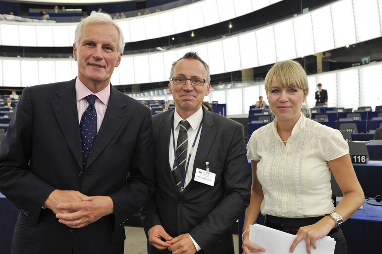 Foto 3: European Commissioner Michel Barnier adresses the plenary session in Strasbourg