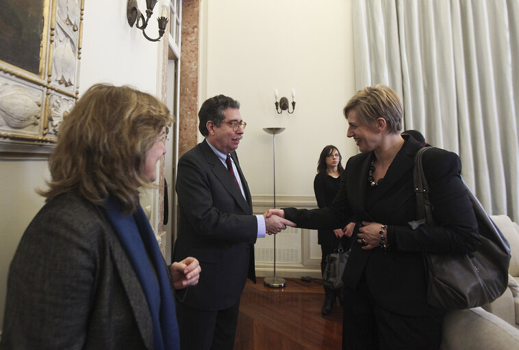 Foto 41: Visit of the Special Committee on the Financial, Economic and Social Crisis from the European Parliament to Portugal.  Members of the Committee meeting with Portugal Minister of Science,Tecnology and Higher Education, Mariano Gago and the Secretary of State, Manuel Heitor at the Ministry of Science and Tecnology in Lisbon on January 11, 2011.