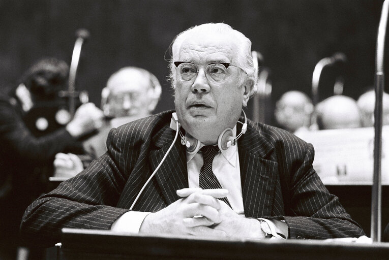 Sir Geoffrey Stanley DE FREITAS during the plenary session from December 11 to 15, 1978, in Luxembourg.