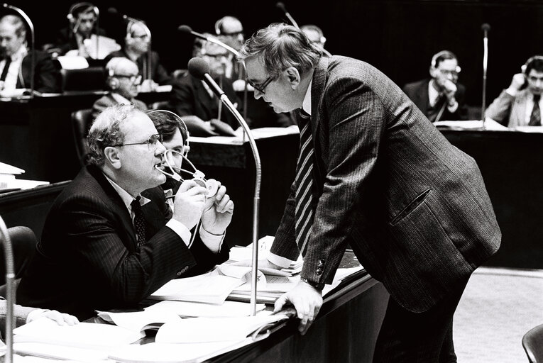 Martin BANGEMANN and Egon KLEPSCH (R) during the plenary session from December 11 to 15, 1978, in Luxembourg.