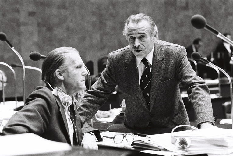 Philipp von BISMARCK and Hans Edgar JAHN during the plenary session from December 11 to 15, 1978, in Luxembourg.