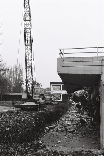 Снимка 2: Demolition of the former EP building in Strasbourg, November 1978..