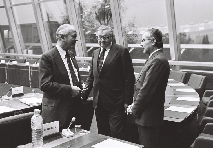 Nuotrauka 3: EP President Emilio Colombo (r), Egon KEPSCH (c) and Kai NYBORG during the official visit of the Portuguese President António Ramalho EANES in Strasbourg, November 1978.