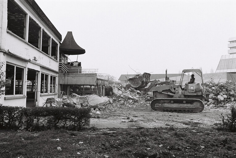 Foto 5: Demolition of the former EP building in Strasbourg, November 1978..