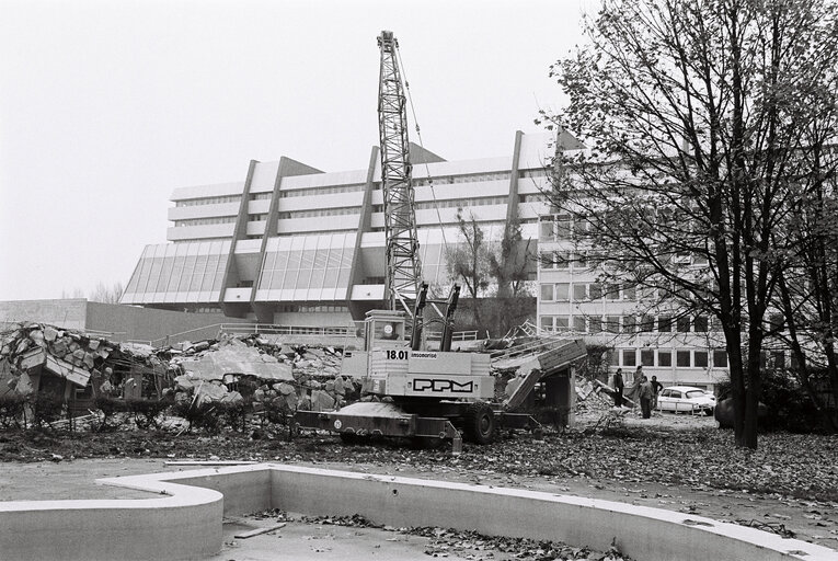 Suriet 9: Demolition of the former EP building in Strasbourg, November 1978..