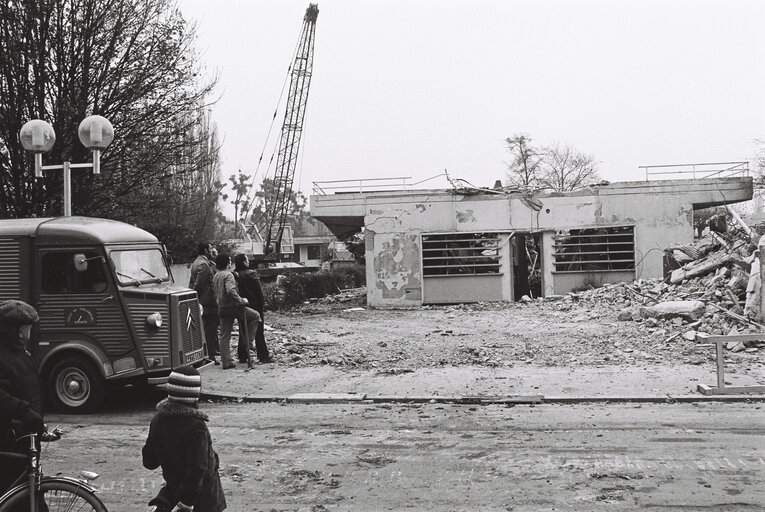 Fotografie 14: Demolition of the former EP building in Strasbourg, November 1978..