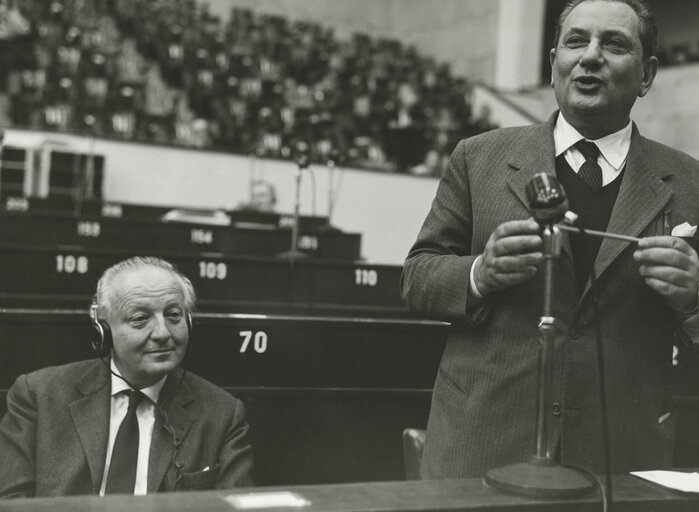 Foto 8: European Parliamentary Assembly changes its name into European Parliament in May 1962