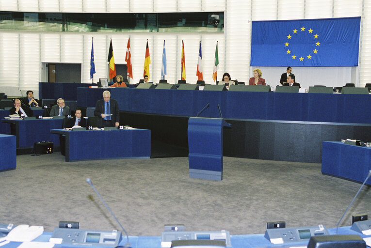 Fotografija 5: PLenary session in Strasbourg - Statement by COuncil and Commission on the use of depleted uranium in Bosnia and Kosovo - Balkans syndrome