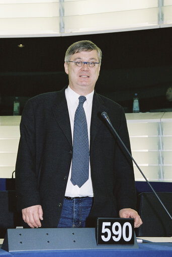 Fotografia 1: MEP Hans KRONBERGER in Plenary Session in Strasbourg in March 2001