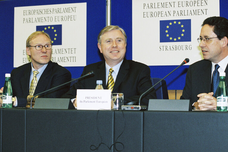 Φωτογραφία 2: First press conference of Pat COX as EP President after his election in Strasbourg