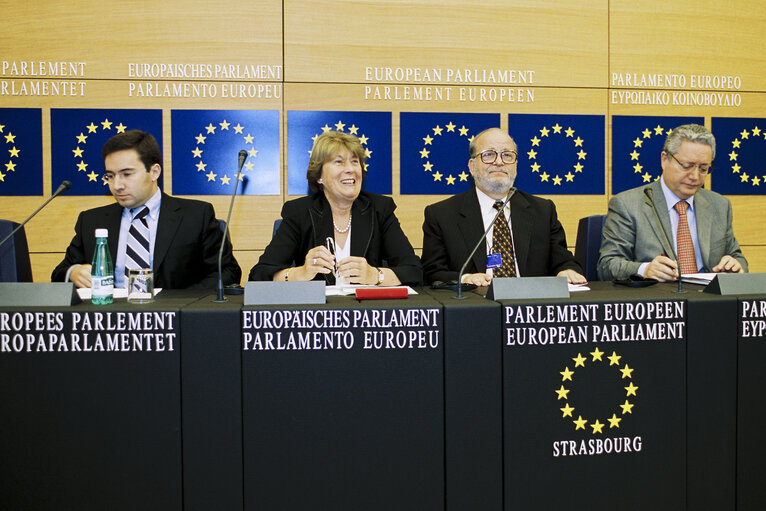 Photo 4 : Press conference on nuclear safety