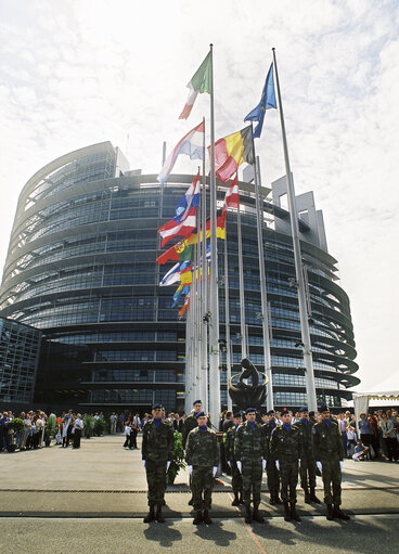 Fotografia 11: Open days at the European Parliament in Strasbourg on May 2002.