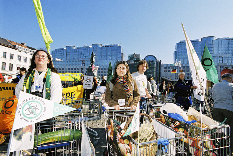 Foto 13: Demonstration against the use of GMO's in food