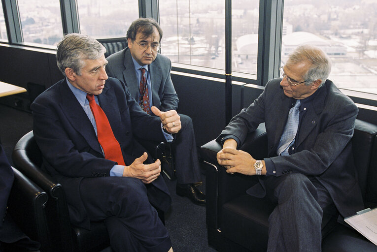 Fotografie 9: Josep BORRELL FONTELLES EP President meets with Jack STRAW, UK Foreign Secretary