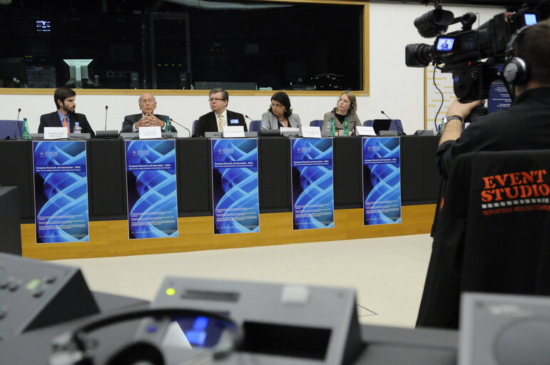 Foto 13: Press conference on European Research and Innovation.