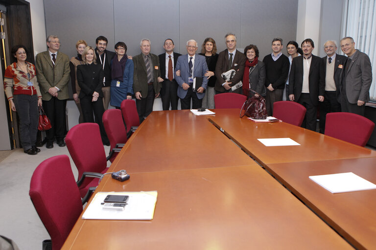 Fotogrāfija 10: Italian MEPs meet Italian NGO's representatives of the Link 2007 organization