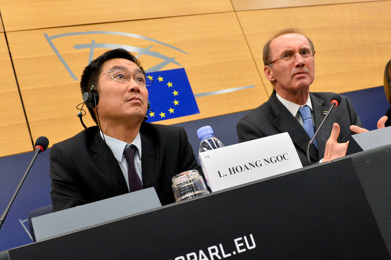 Nuotrauka 5: Press conference by Othmar KARAS (EPP, AT) and Liem HOANG NGOC (S&D, FR), co- rapporteurs, on the state of play of the evaluation of the Troikas activities.