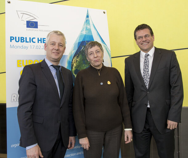 Fotografie 3: ENVI DEVE IMCO PETI -  Hearing on the European  Citizens' Initiative   Right2Water  Family Picture