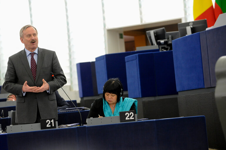 Fotografie 8: Plenary session week 9 2014 - Strasbourg - Railway package