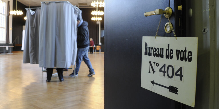 Foto 2: Municipal elections 2014 in Strasbourg. Polling station