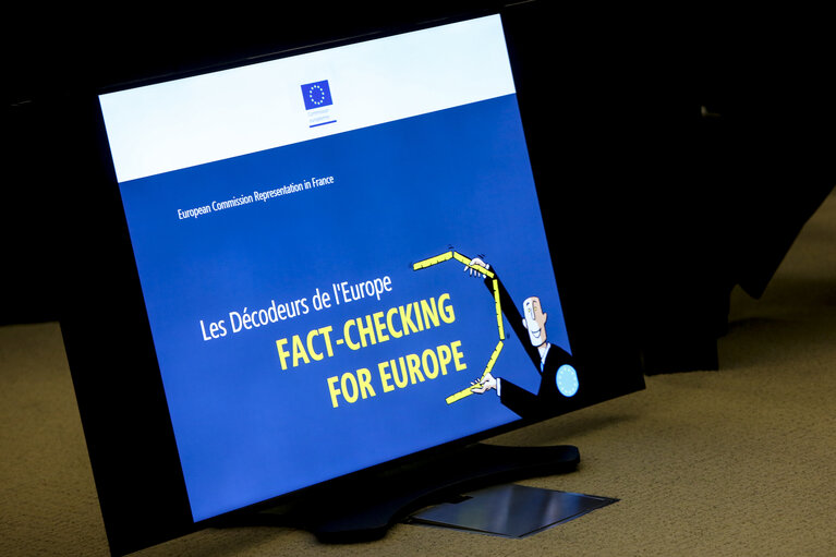 Fotogrāfija 13: Screen ' Les décodeurs de l'Europe - Fact-checking Europe '