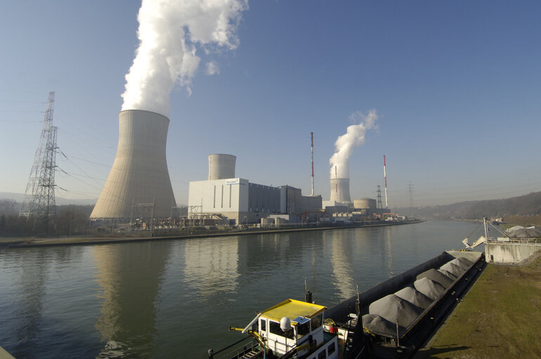 Foto 12: Tihange Huy Centrale nucleaire electricite electrabel energie environnement