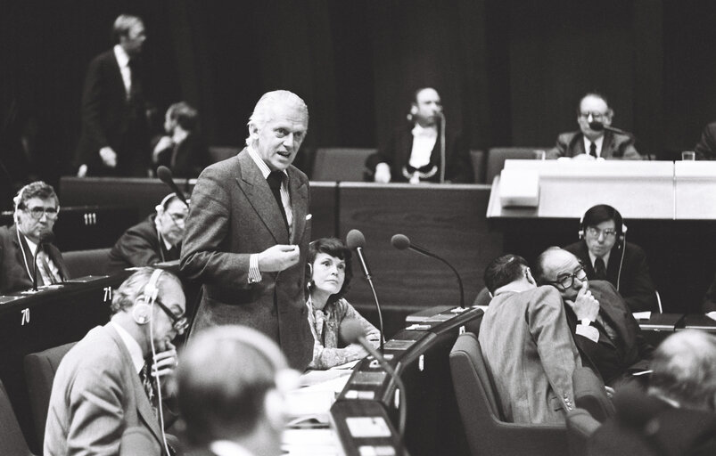 The European Commissioner Finn Olav GUNDELACH during a session in the hemicycle of Strasbourg in November 1979.