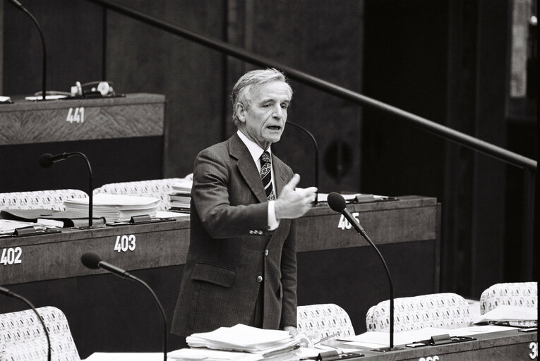 The MEP Hellmut SIEGLERSCHMIDT during a session in Luxembourg in December 1980.