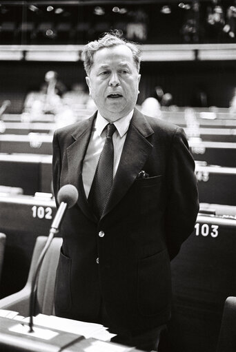 Poul MOLLER during a session in Strasbourg in May 1981.