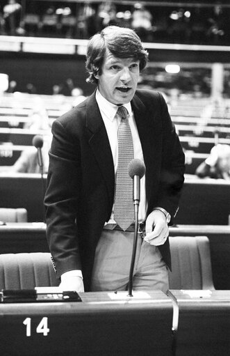 The MEP Kent S. KIRK during a session in the hemicycle of Strasbourg in March 1982.