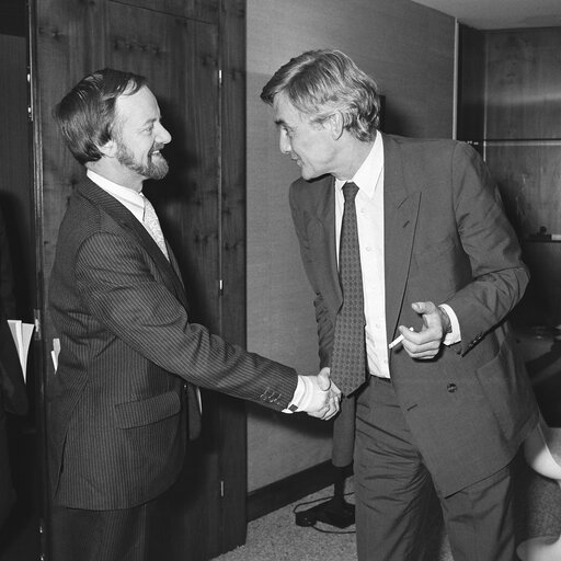 Pieter DANKERT - EP President meets with UK member of Parliament, Robin COOK at the EP in Strasbourg