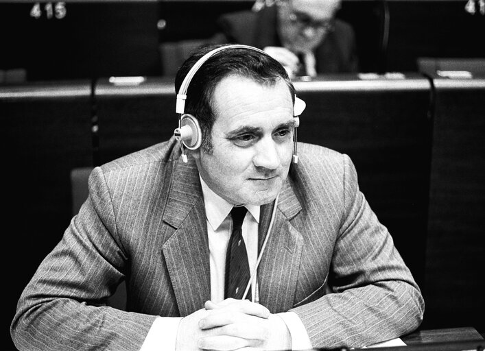 The MEP Gene FITZGERALD during a session in Strasbourg in May 1985.