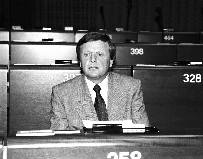 The MEP Gunter LUTTGE during a session in Strasbourg in April 1990.