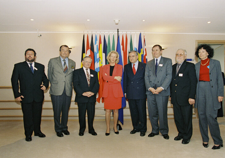 Photo 1: Nicole FONTAINE EP President meets with Jean Pierre RAFFARIN