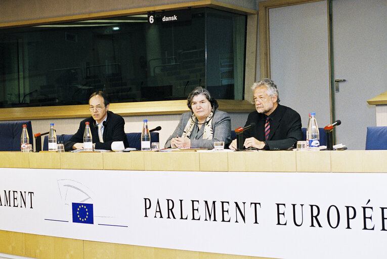 Press conference on the draft report presented at the Temporary Committee on Foot and Mouth Disease