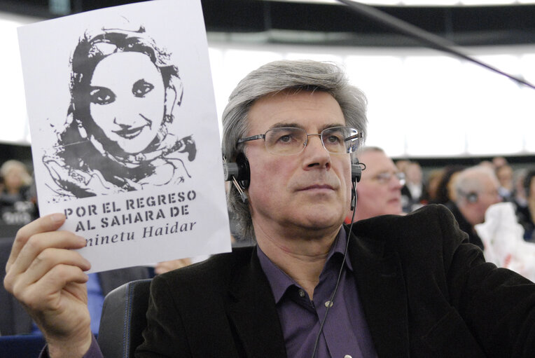 Demonstration Aminetu Haidar during the plenary session in Strasbourg.