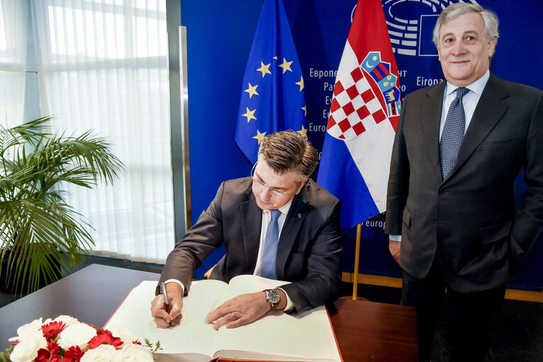Antonio TAJANI - EP President meets with Andrej PLENKOVIC - Prime Minister of Croatia- Roundtable and signing of the  Distinguished Visitors Book